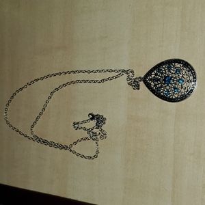 Blue jewel necklace